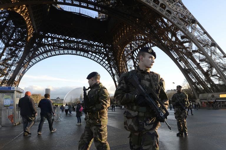 France mobilizes 10,000 troops at home after Paris shootings