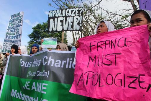 New Charlie Hebdo flies off shelves as Qaeda claims attack