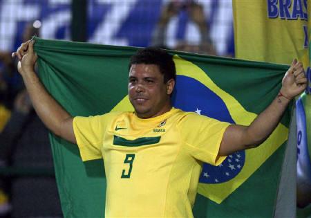 Brazilian icon Ronaldo to open 30 soccer schools in China