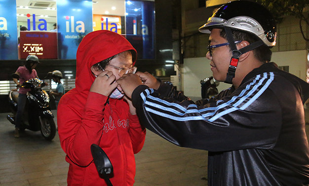 Sudden cold spell in southern Vietnam triggers rise in respiratory problems