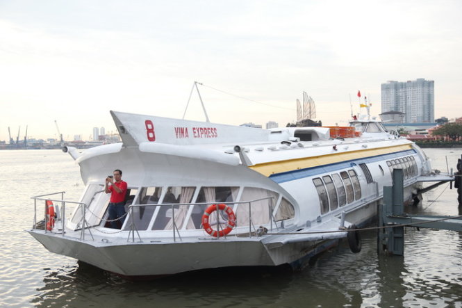 Ho Chi Minh City extends operation of Bach Dang Wharf at last minute