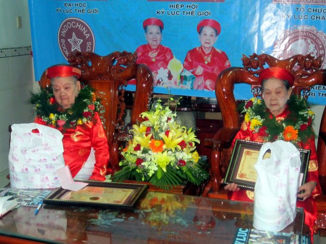 Centenarian, nonagenarian acknowledged as Vietnam’s oldest biological sisters