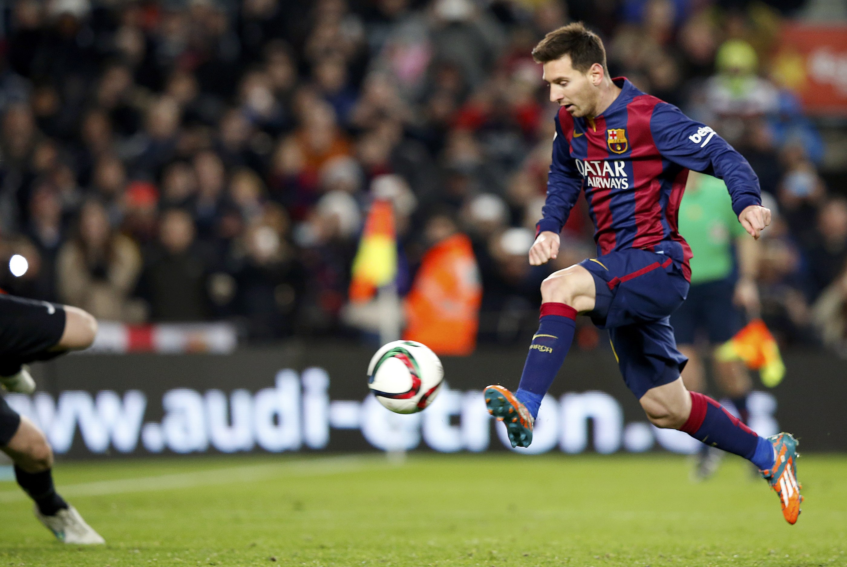 Messi strikes to give Barca edge over Atletico