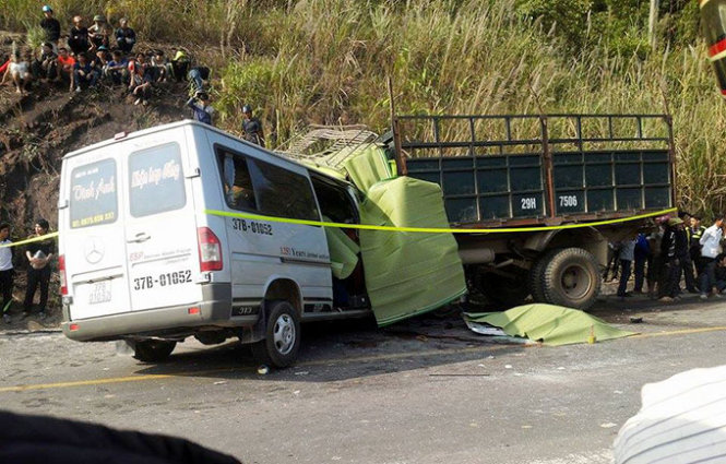 Crash kills 9, injures 5 as victims en route to wedding in central Vietnam