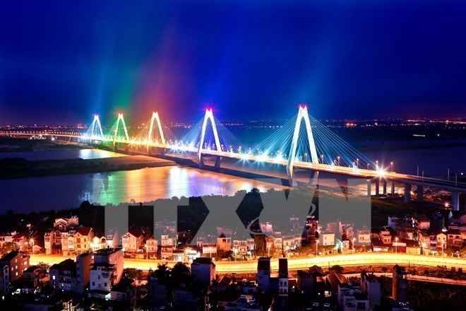 Hanoi mulls launching regular pyrotechnic shows near new bridge