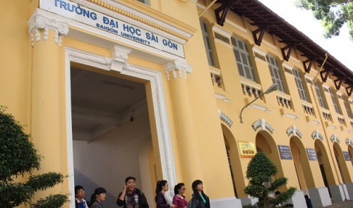 Professors discovered using unaccredited doctoral degrees in Vietnam