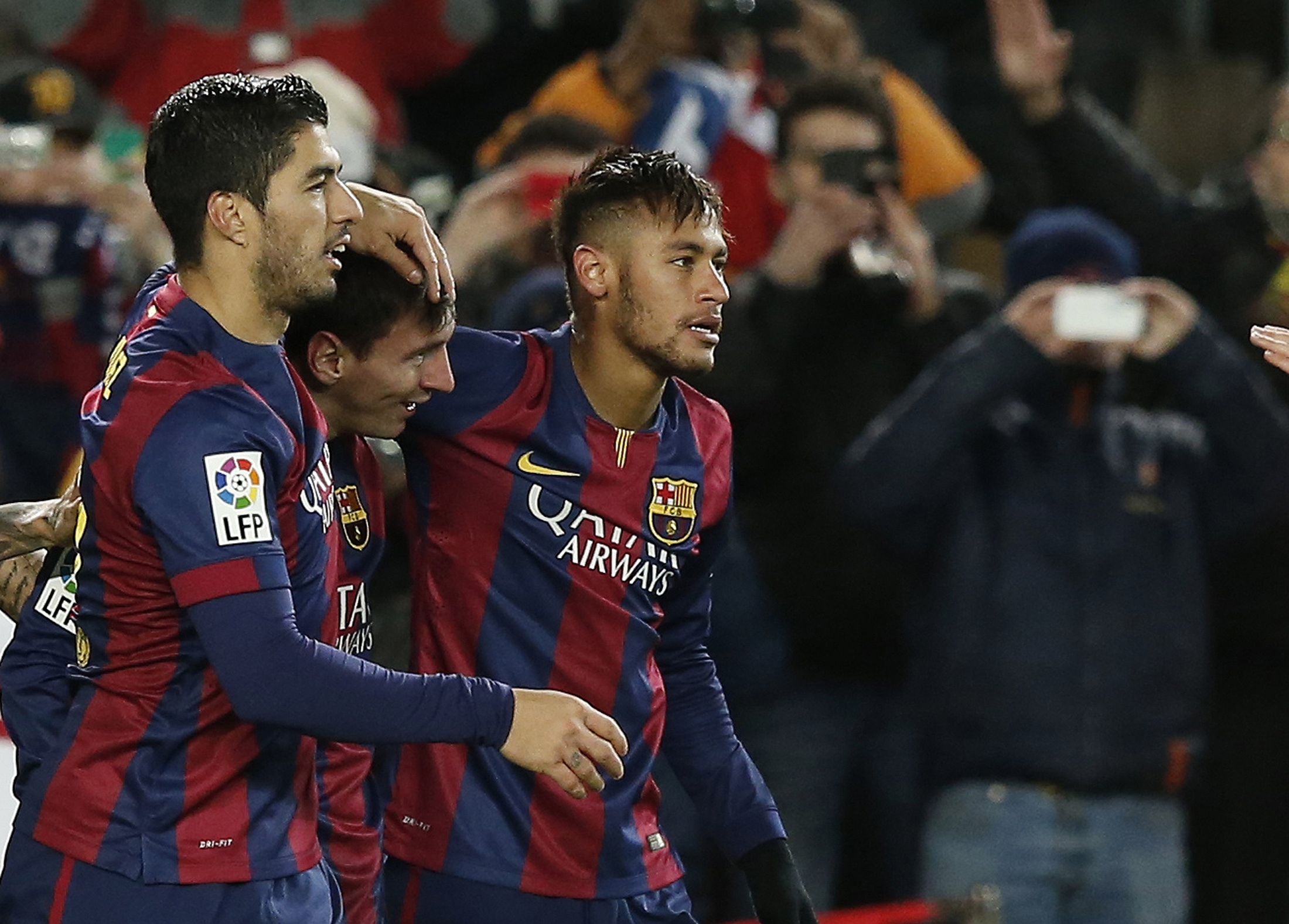 Messi hits winner as Barca keep up pressure