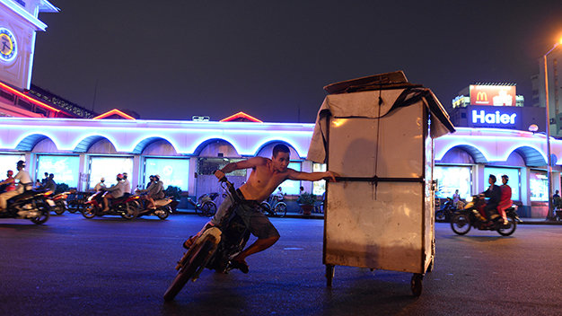 Ben Thanh night market in photos