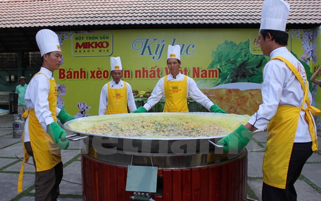 Vietnam’s biggest pancake to be certified at Ho Chi Minh City flower fest