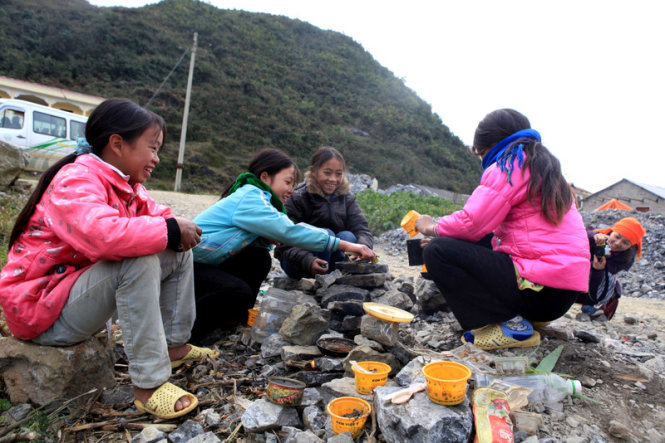 School girls from a school in Xin Cai Commune are pictured enjoying their cooking game in the chilly weather.