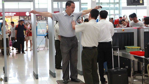 Vietnam’s Deputy PM calls for more efforts to ensure air safety