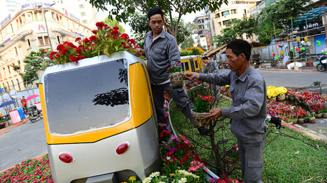 Ho Chi Minh City uses 120k flower pots for Tet Flower Street
