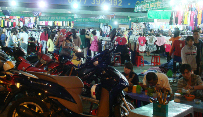 Saigon residents shop at night for Tet