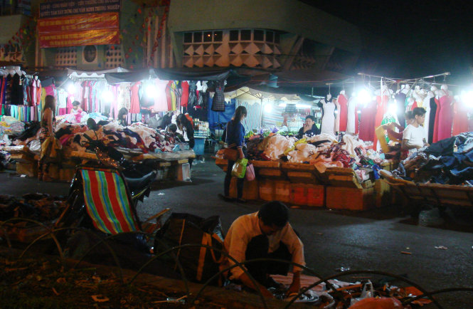 Night stalls at Ba Chieu Market in Binh Thanh District pictured at 1:00 am on February 12, 2015.