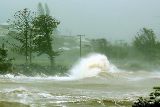 'Calamity' fears as massive Australian cyclone roars ashore