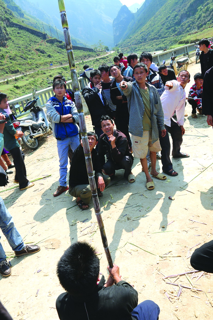 Men of Mong ethnicity in Ha Giang Province join a game in which participants are required to cut sugarcane into two equal parts to win.