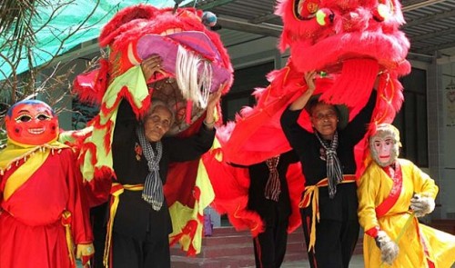 Grannies in southern Vietnam perform lion dances for over 30 years