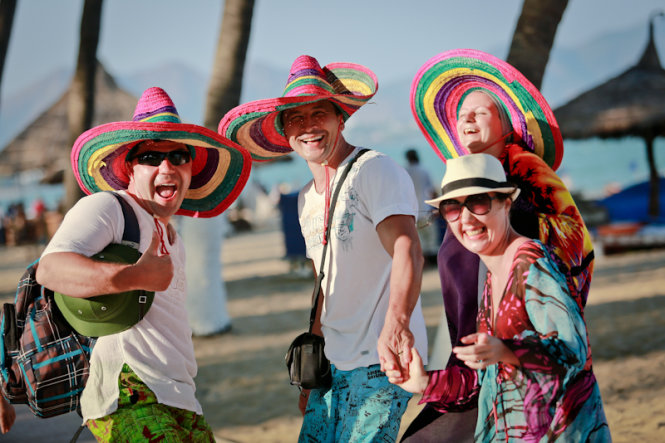 Foreign tourists are excited to be on the beach in Nha Trang City.