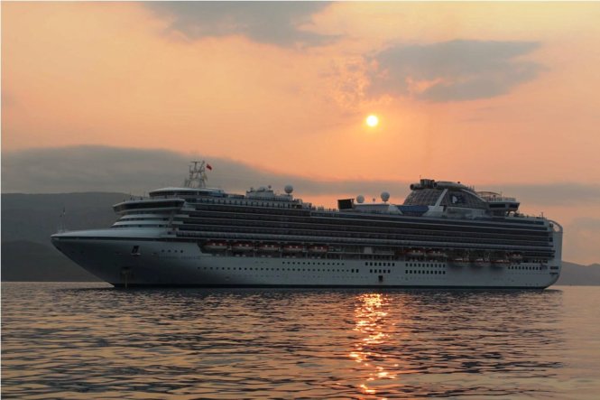 British cruise ship carries 2,600 int’l tourists to central Vietnam