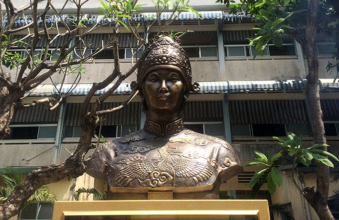 Ho Chi Minh City maternity infirmary inaugurates bronze bust of famous Empress Dowager
