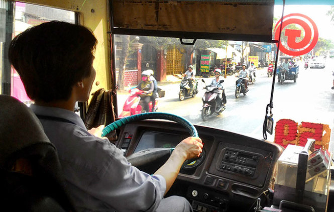 Vietnam firm recruits drivers qualified to drive 30-seat buses to steer 55-seat vehicles