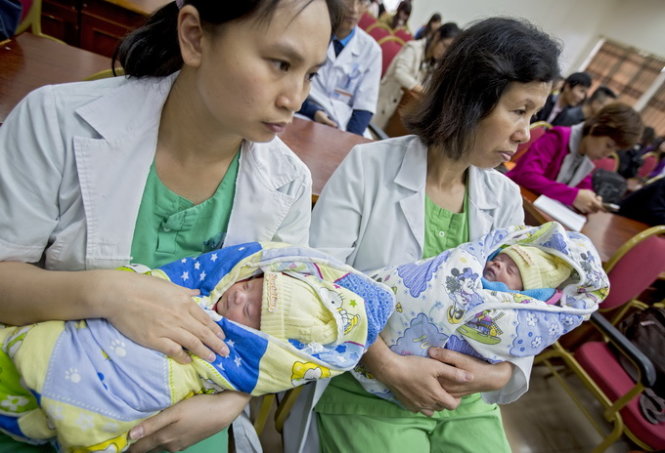 Vietnam successfully nourishes country’s youngest premature test tube twins
