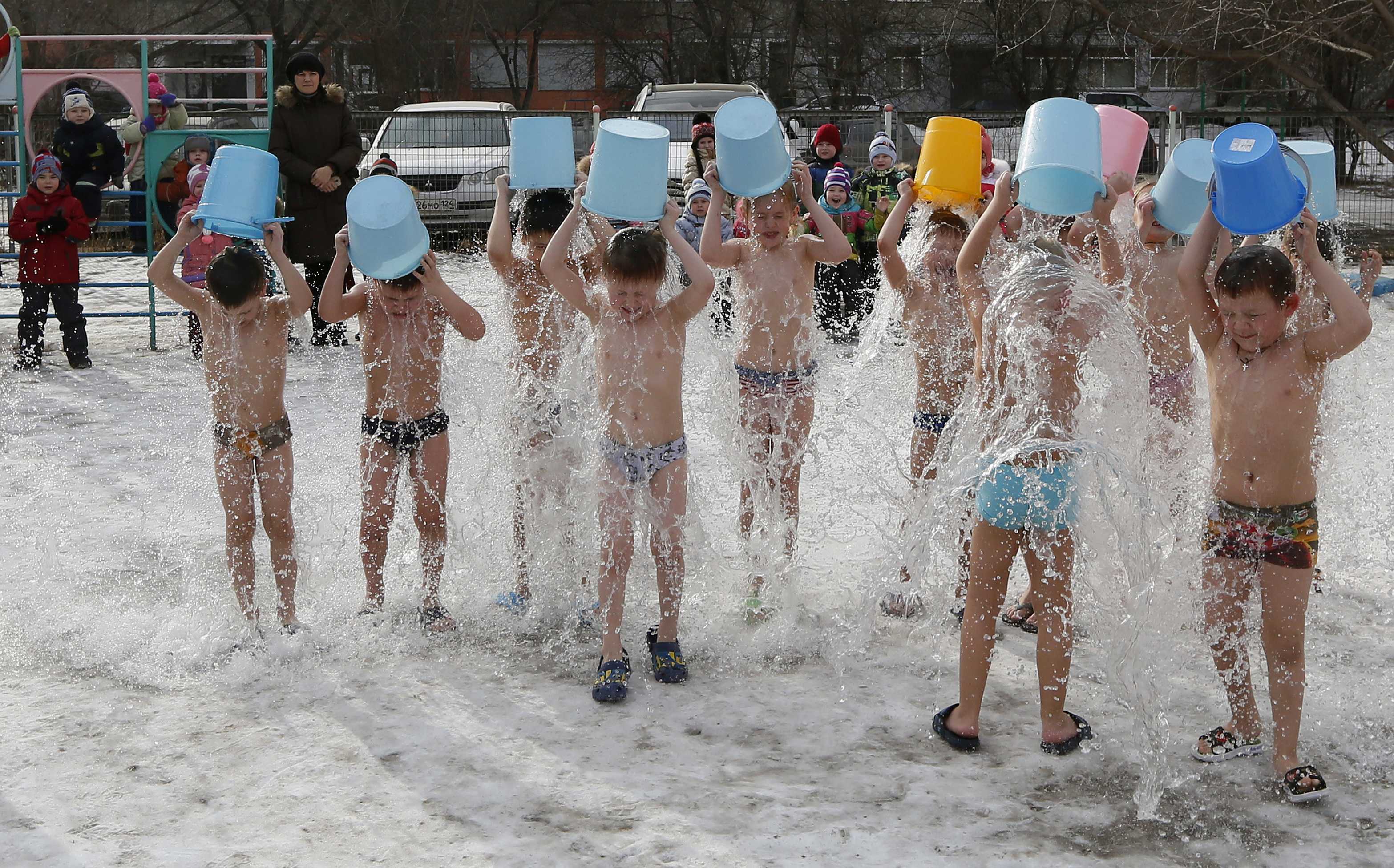 Russia kindergarten improves kids' health with 'cold bucket challenge'