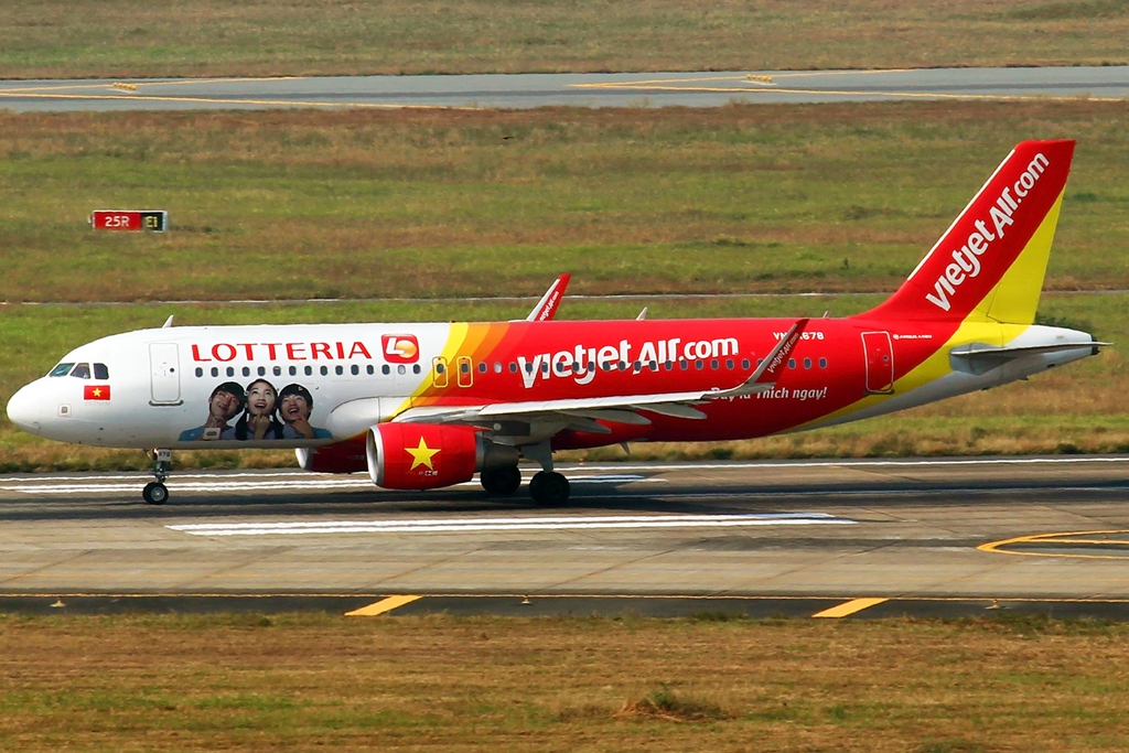 VietJet Air seals strategic alliance with Lotteria Vietnam