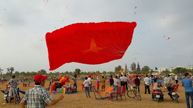Boy falls to death after getting caught on huge kite in Vietnam