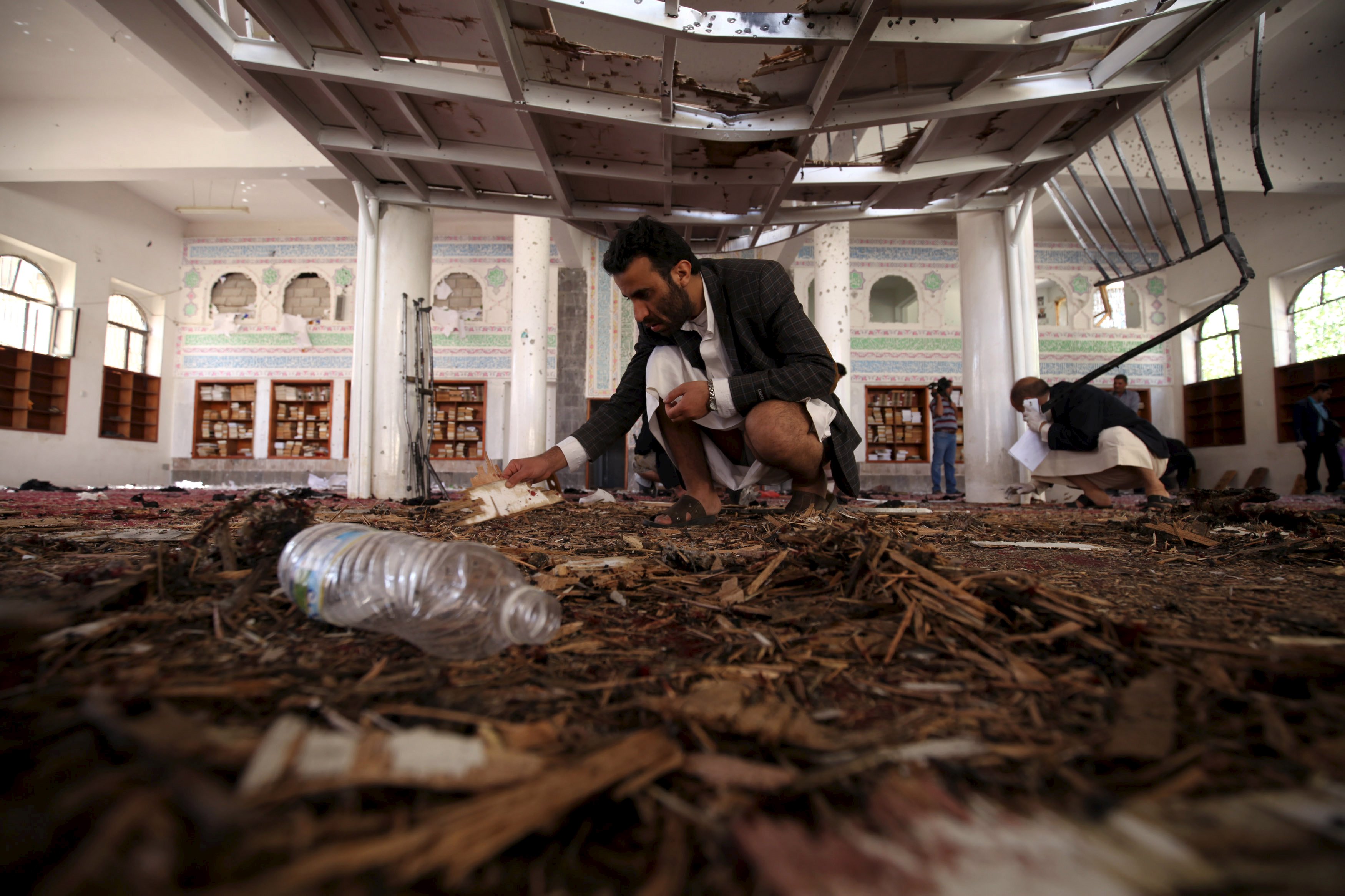 Suicide bombers kill 137 in Yemen mosque attacks