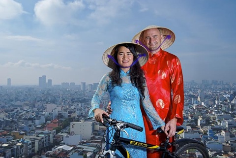 Scottish activist, Vietnamese woman cycle to Paris for environmental protection