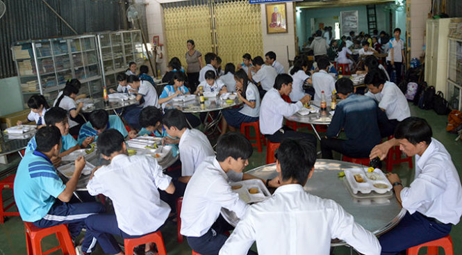 In Vietnam, teachers cook and serve free meals to underprivileged students