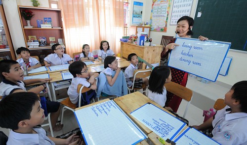 US Consulate General runs free English course for poor Vietnamese students