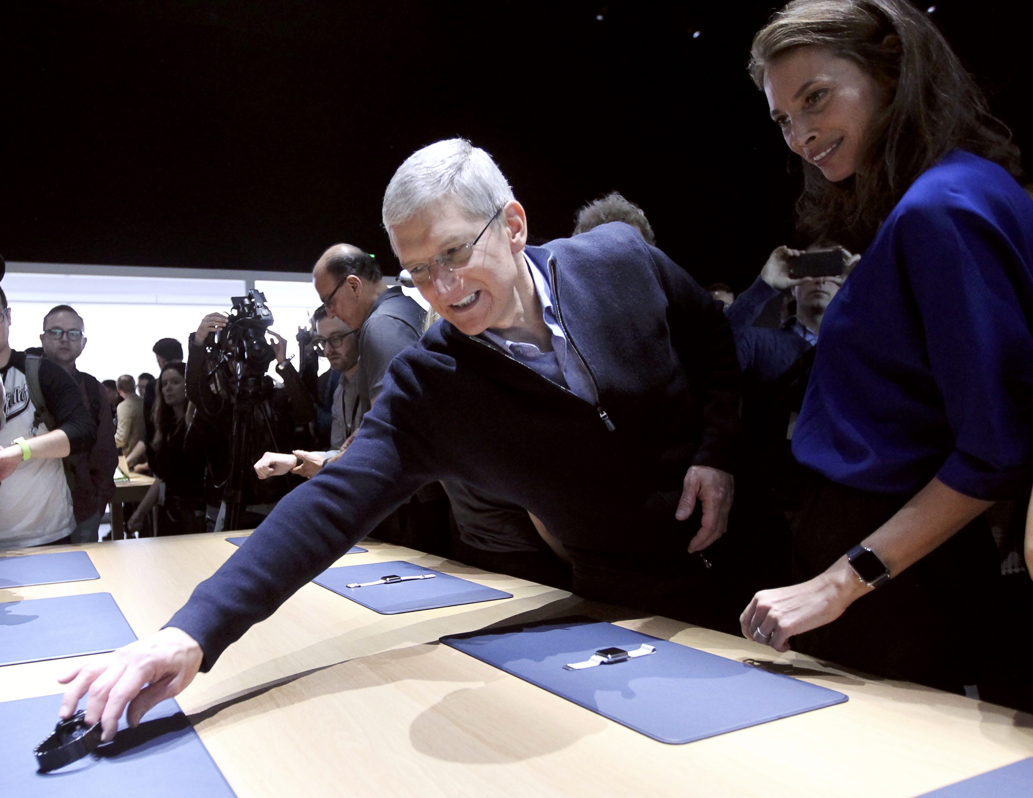 Apple's Tim Cook will give away all his money: Fortune