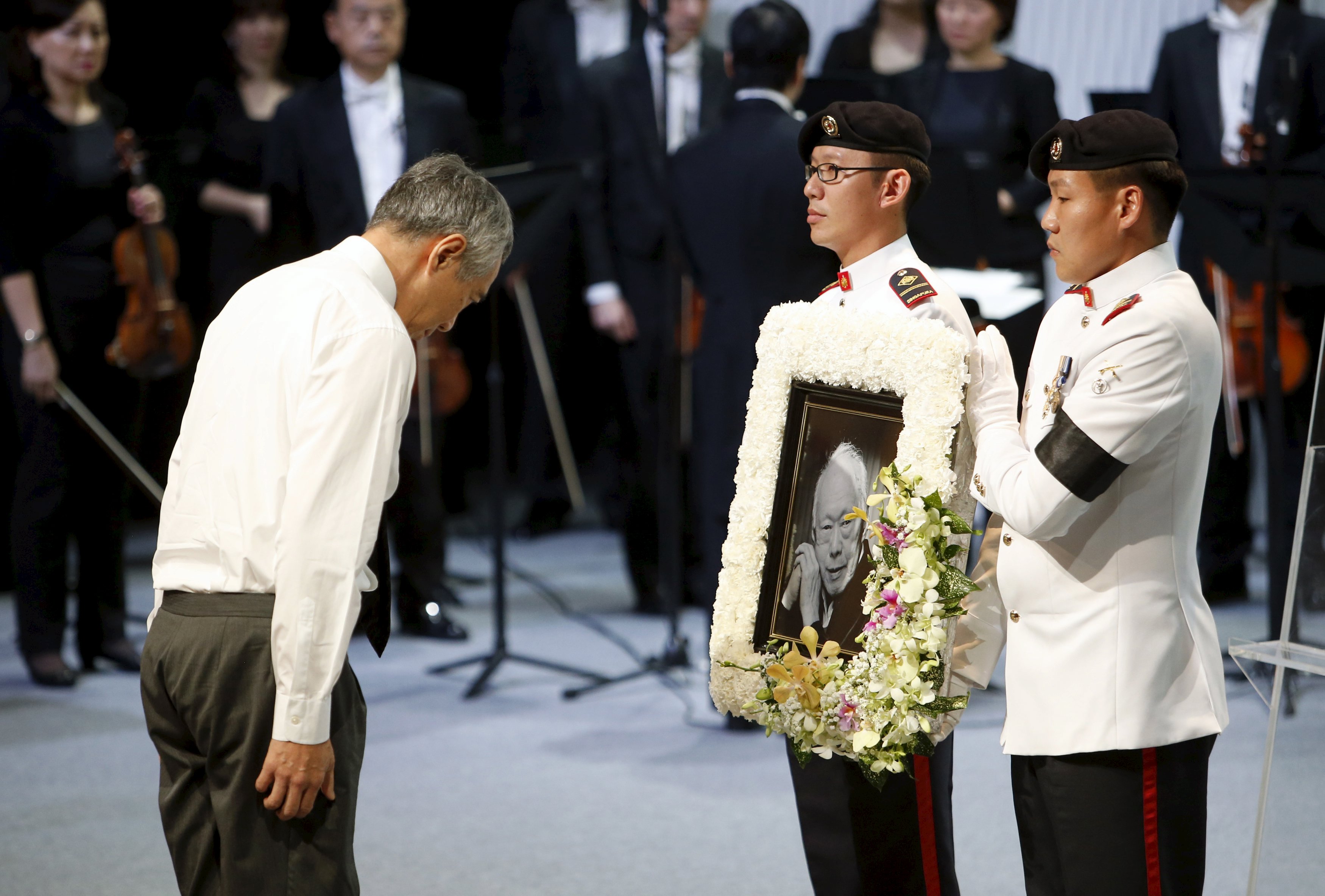 Singaporeans bid final farewell to founding father Lee