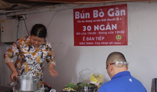 Saigon’s ‘coolest noodle stall’ amuses all but authorities