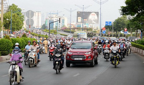 Sharing lanes with trucks imperils motorcyclists in Ho Chi Minh City