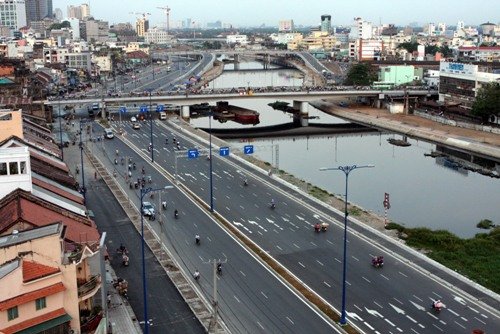 Japan to grant Vietnam $1bn in aid for power, traffic development