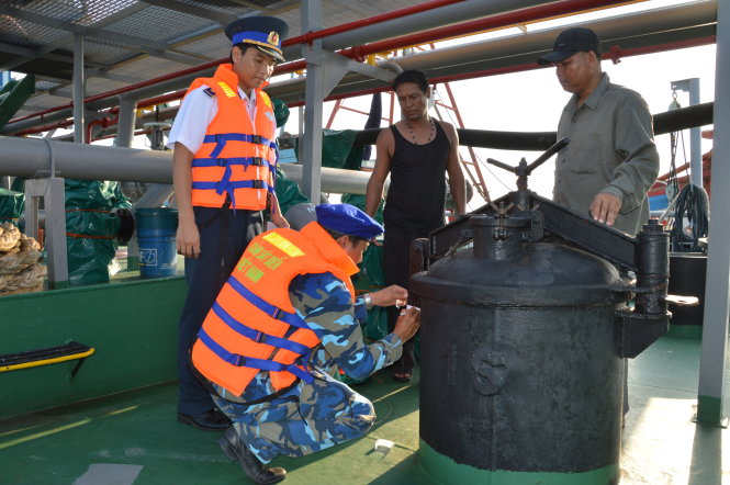 Vietnam Coast Guard seizes foreign vessel for allegedly smuggling diesel oil