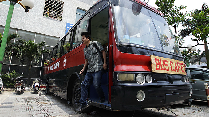 Recommended for expats: Bus, container coffee shops in Hanoi, Ho Chi Minh City