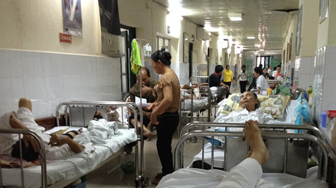 Vietnam hospitals discharge patients early to alleviate overcrowding