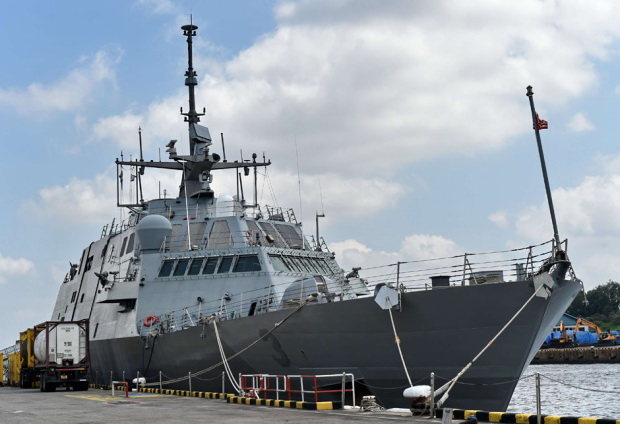Two US naval ships to visit Da Nang in central Vietnam next week