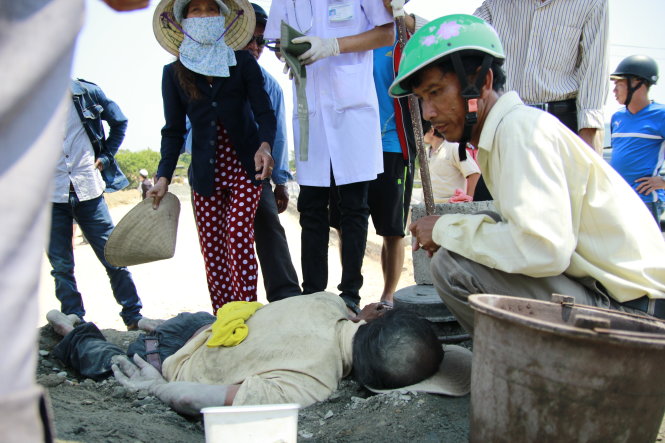 Man ‘buried’ under truck rubble when obstructing expansion of highway in Vietnam