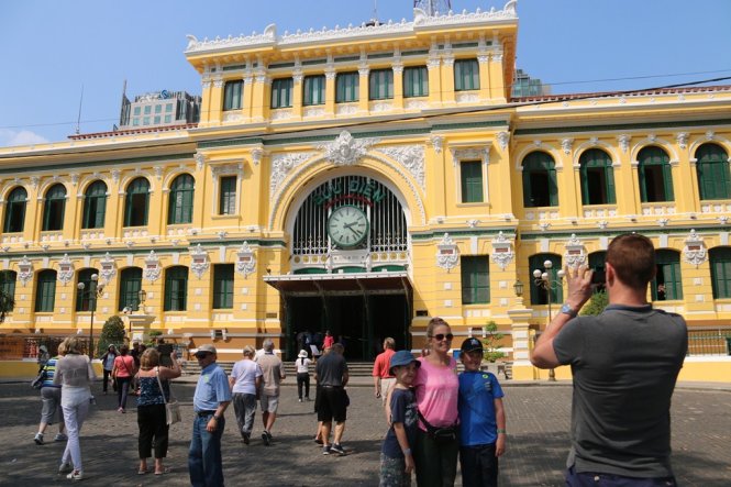 Saigon Central Post Office back to original paint