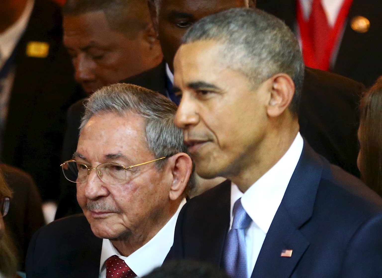 Obama, Castro shake hands as US, Cuba seek better ties
