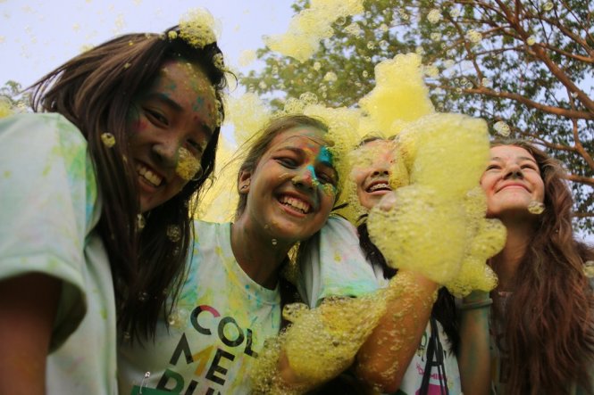 Over 2,000 covered in colored powder during ‘Color Me Run’ in Vietnam