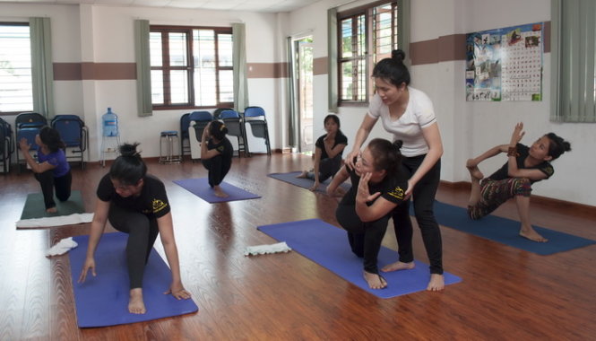 Young woman ‘exports’ Vietnamese yoga coaches
