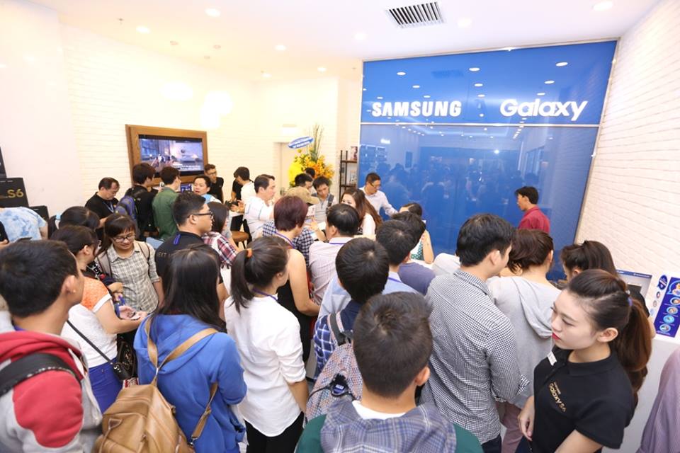 Manufacturers never frustrated by Vietnamese consumers on releasing costly new handsets