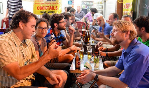 What do expats think about Vietnamese’s drinking habit?