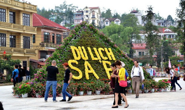 Vietnam’s Sa Pa town launches information booths for upcoming tourism week